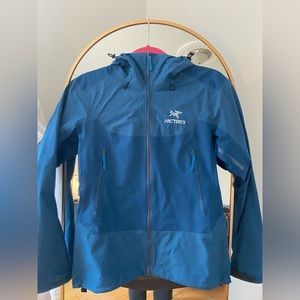 Blue Arc’teryx Beta SL Hybrid